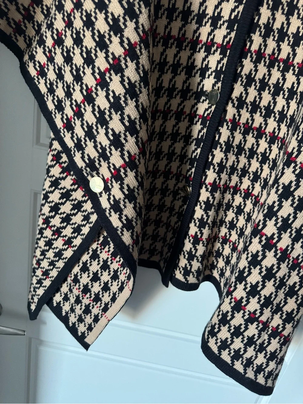Evan Picone Black, Cream & Red Houndstooth Button-Front Poncho